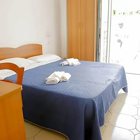 Cesotta فندق ايسكيا