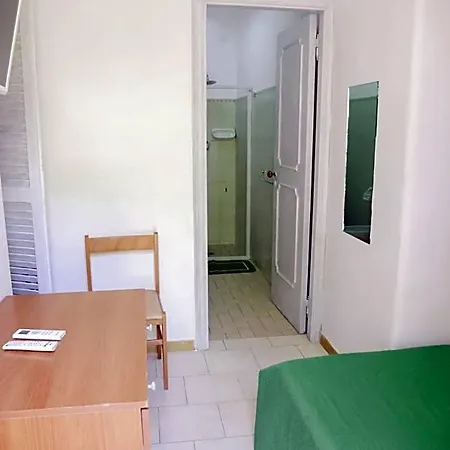 Cesotta فندق ايسكيا
