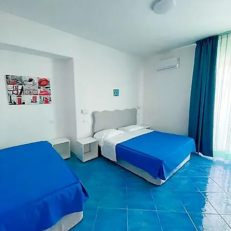 Cesotta فندق ايسكيا